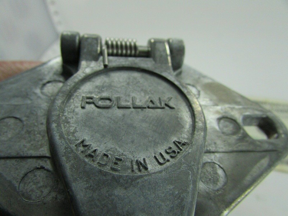 Pollak 6-Way Round Trailer Receptacles, Spring Covered Solid Cast Zinc Circular