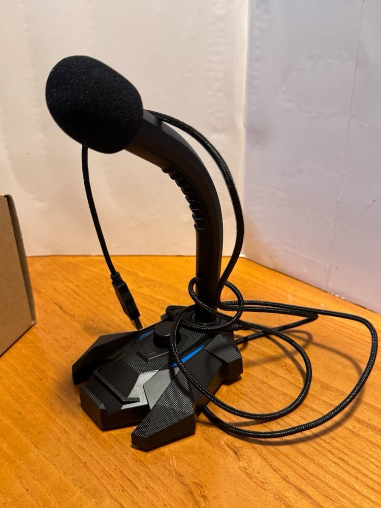 Amazon Basics USB Gaming Microphone