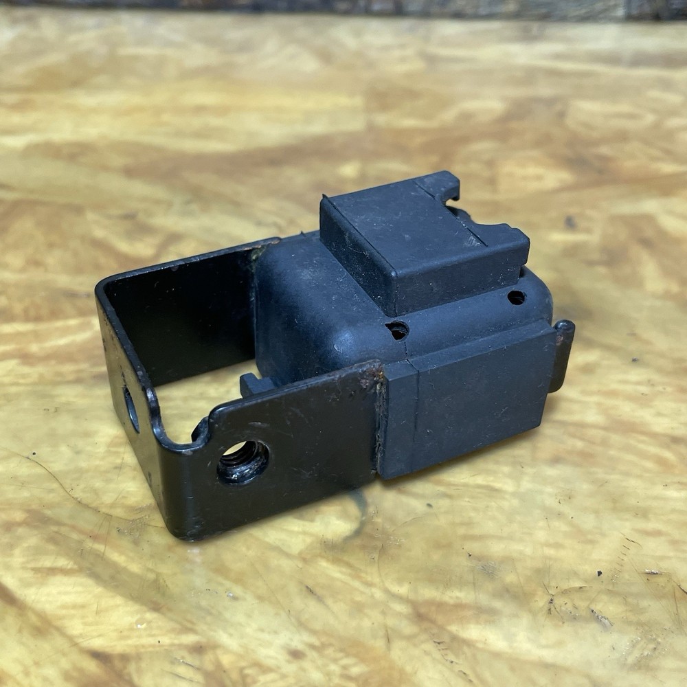 Suzuki GSF 600 Bandit 2000 - 2004 Starter Relay Bracket