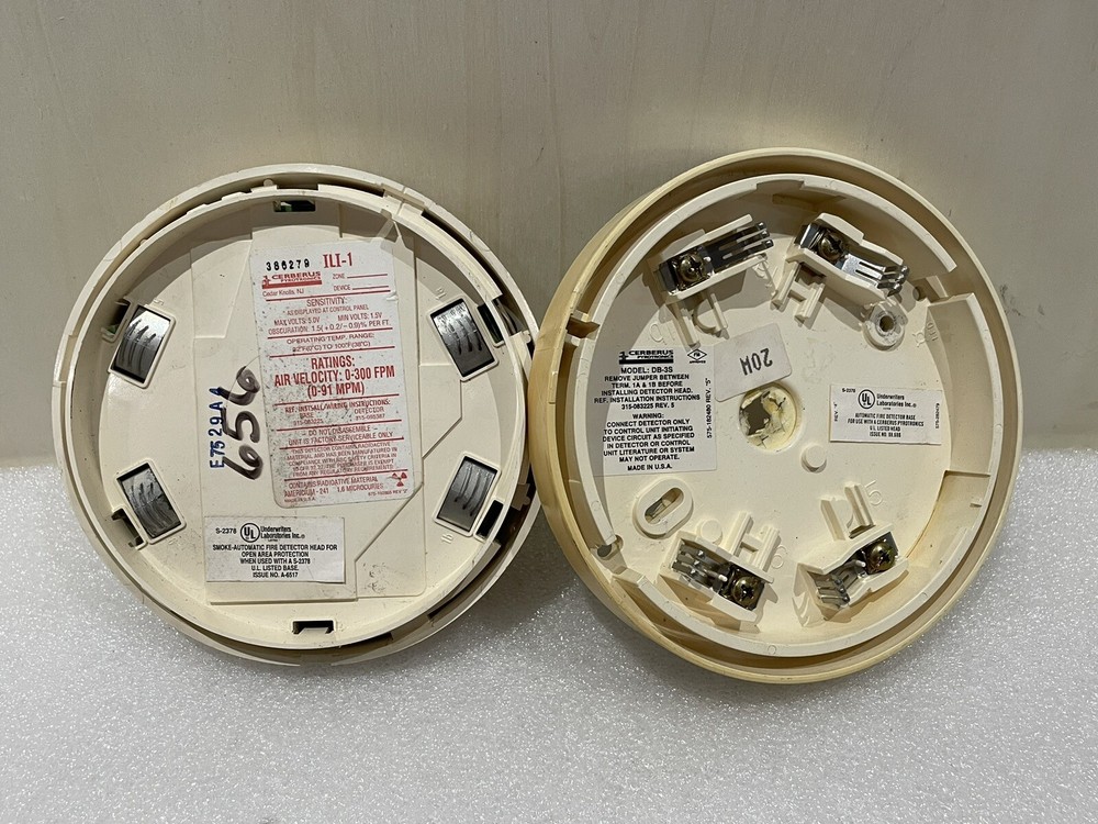 Cerberus Pyrotronics ILI-1 Ionization Smoke Detector WITH DB-3S BASE