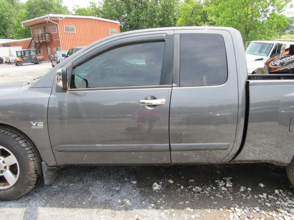 TITAN 2004 Glove Box 1055662