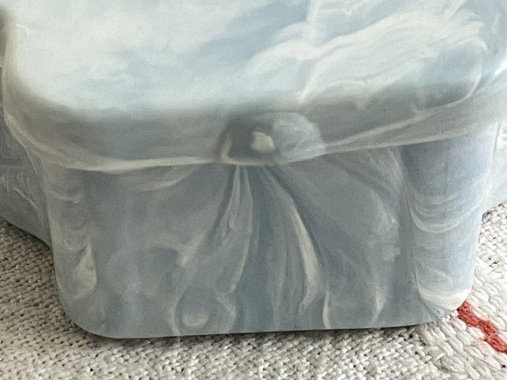 Vintage Kwik Thred Automatic Needle Threader BLUE SWIRL Plastic Box EMPTY