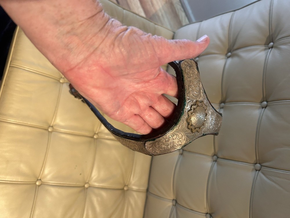 Tool silver and leather Equestrian breast collar