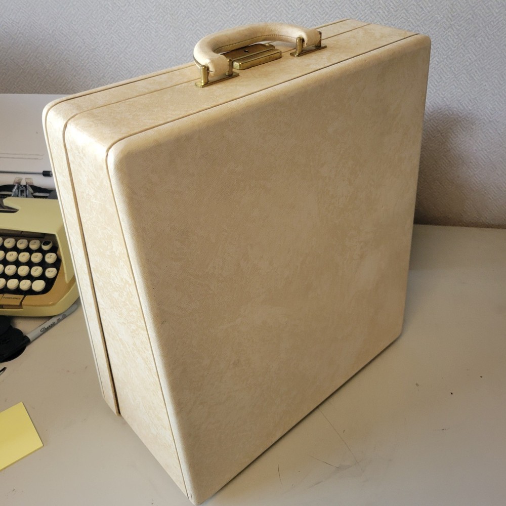 Olivetti Studio 44 SCRIPT Manual Portable Typewriter w/ Original Case - NICE !