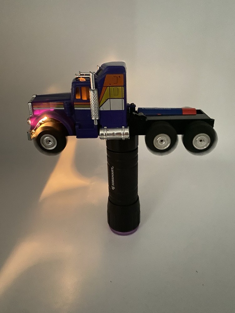 Stomper Semi kenworth Runs And Lights Up