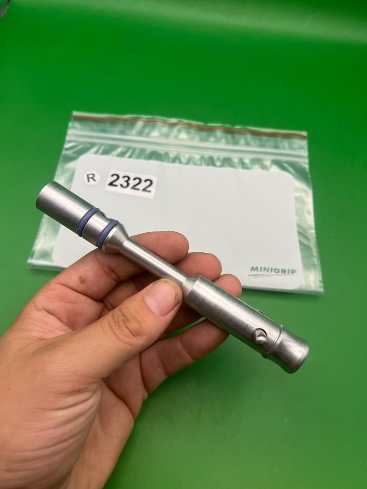 Autococker Bolt