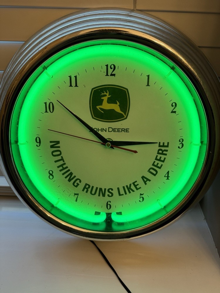 John Deere Nothing Runs Like A Deere Neon Lighted Clock neon WORKS-clock Doesnt