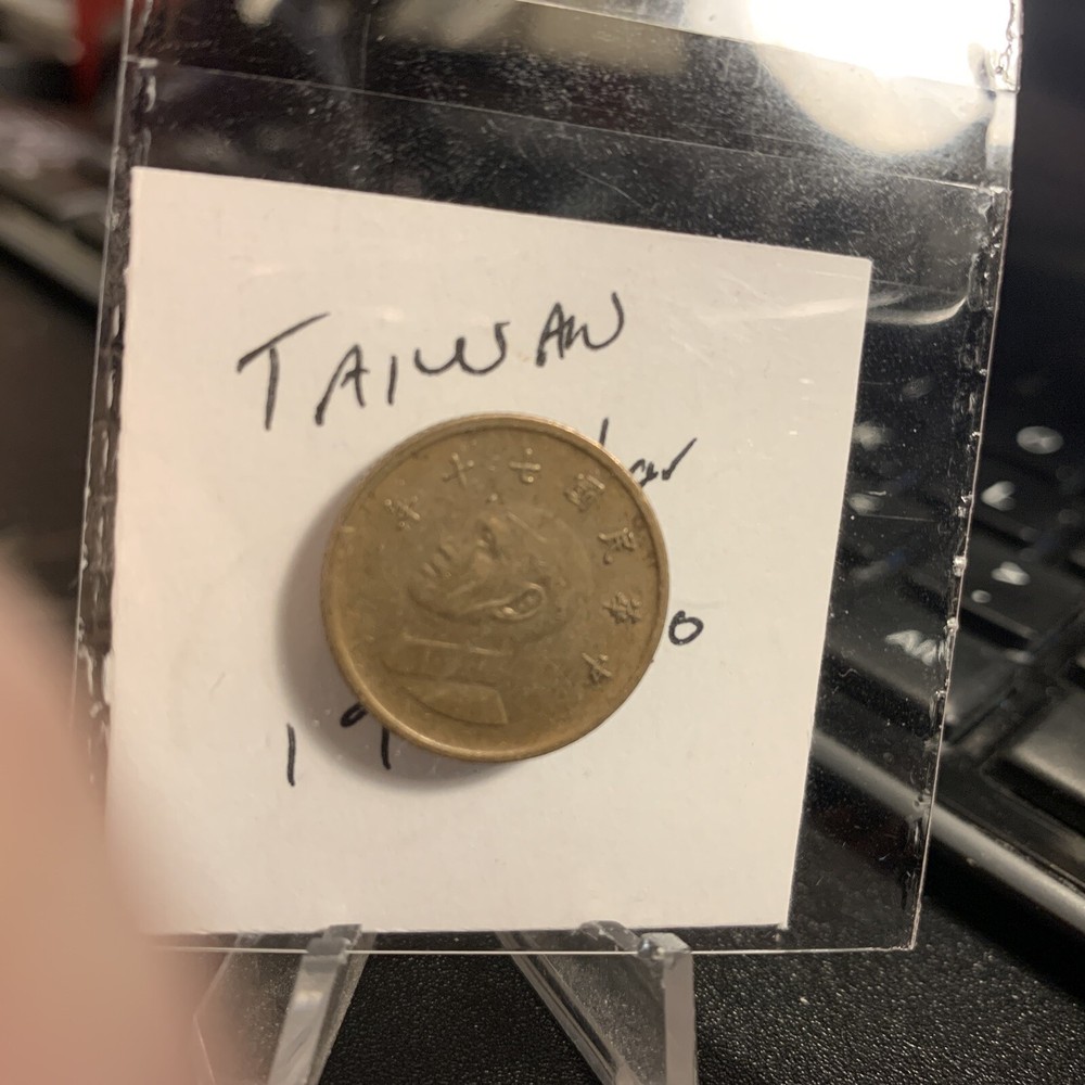 1 Dollar Taiwan small copper coin. 1981-2020 date range.