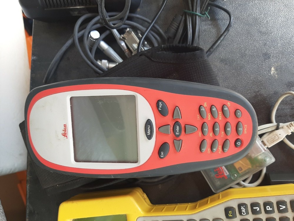 LEICA GS 20 GPS GIS HANDHELD UNIT.