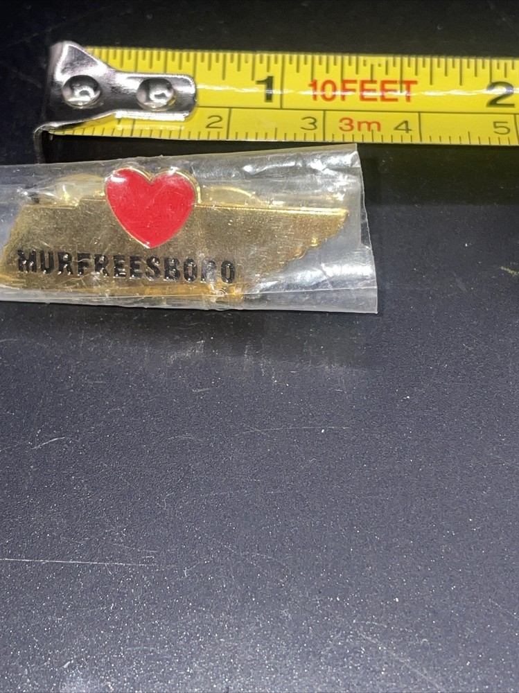 hat lapel pin - Murfreesboro TN Goldtone 1.25”