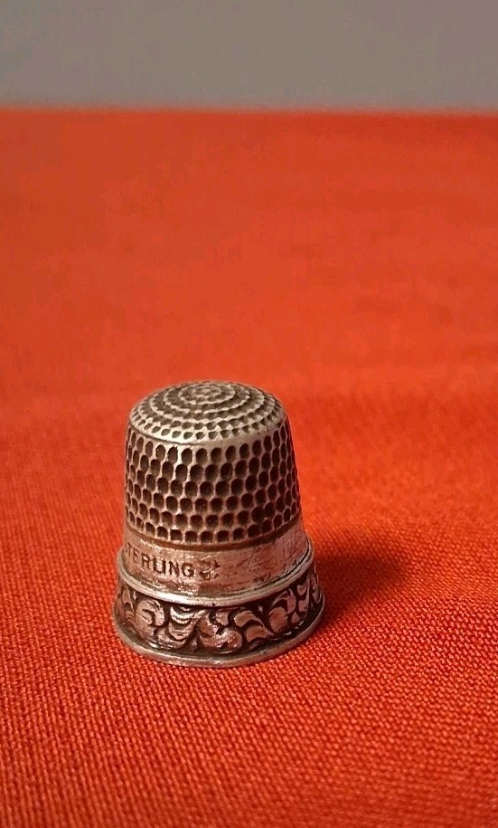Sterling silver thimble hallmarked Anchor. See Pics