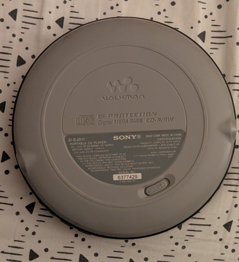 Sony D-EJ011 CD Walkman Portable CD Player Discman Silver Tested Working