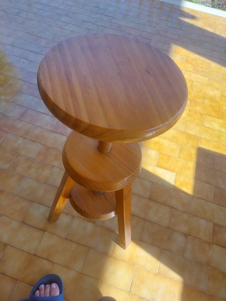 adjustable stool