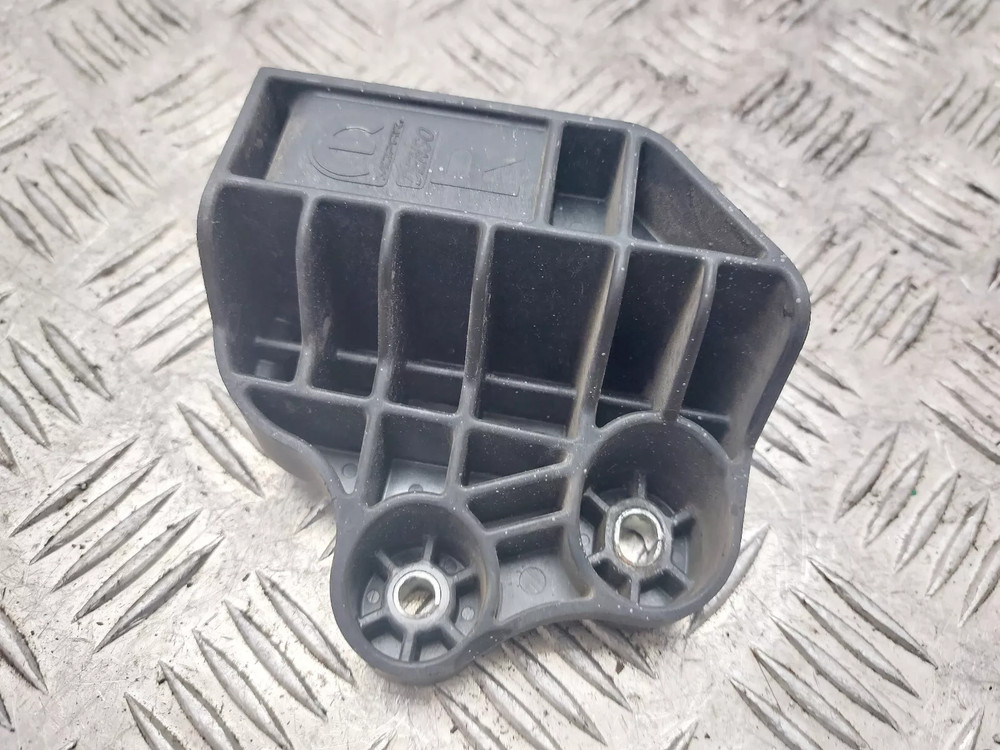 FIAT TIPO RADIATOR MOUNT BRACKET RIGHT DRIVER SIDE 2017