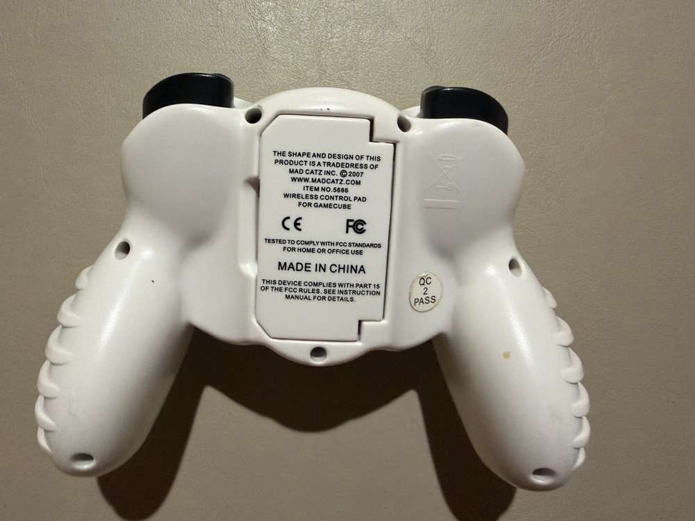 Mad Catz Wireless GameCube Controller White + Dongle