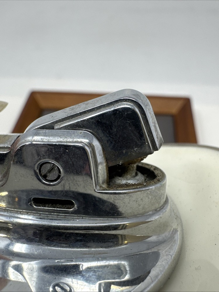 Working Mid-Century Ronson Silver tone Lenox Table lighter