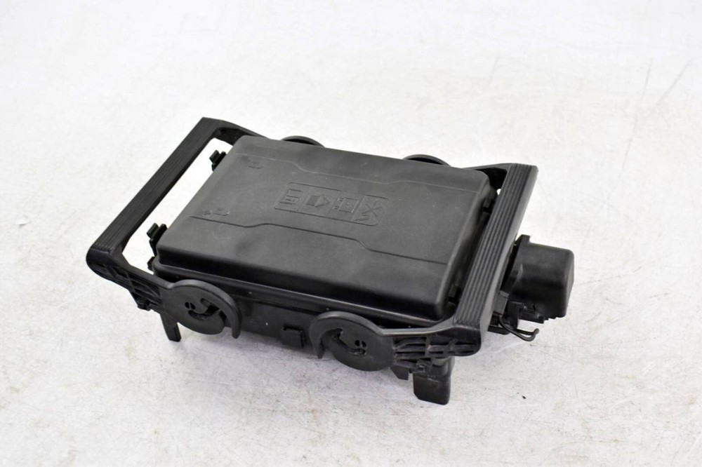 2014-2017 Chevy Silverado 1500 Pickup Engine Fuse Box