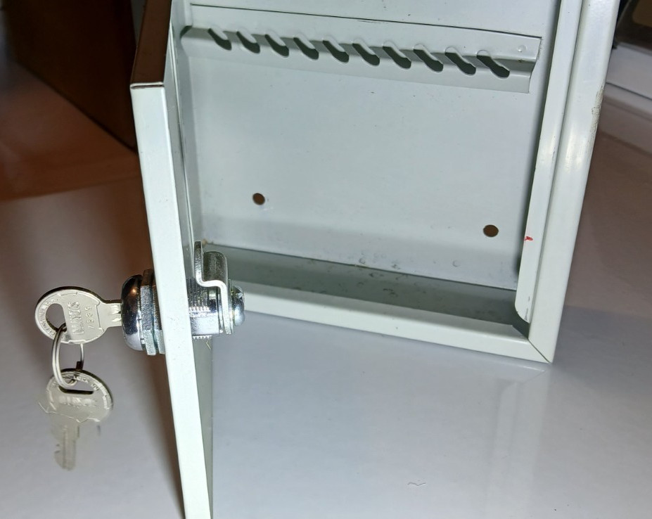 Security Locking Wall Mount Key Lock Cabinet W/2 Keys