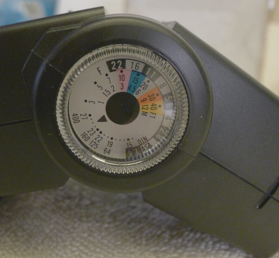 Vivitar 283 Auto Thyristor Electronic Shoe Mount Directional Flash - TESTED B