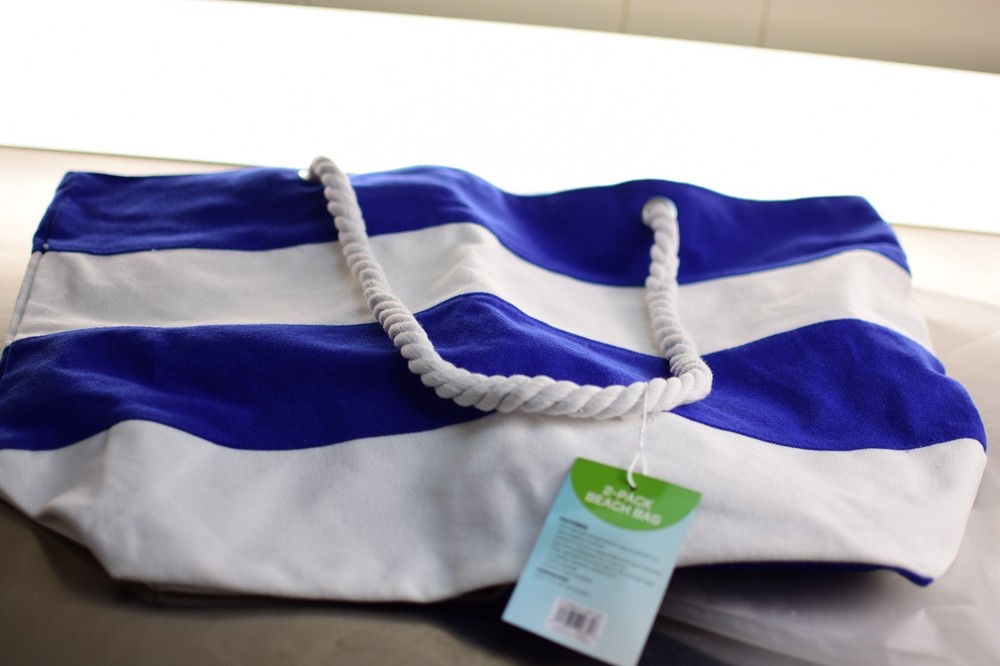 cedar trail beach bag Blue And White