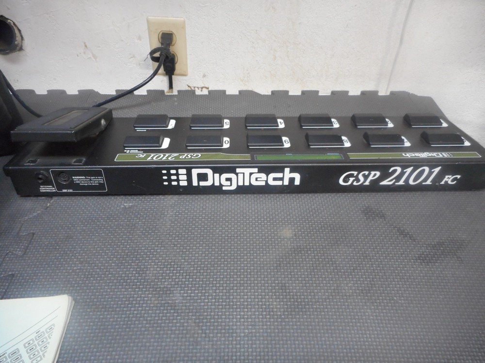 Digitech GSP2101 Guitar Studio Tube Preamp Multi-Effects Processor & 2101 FC Ped