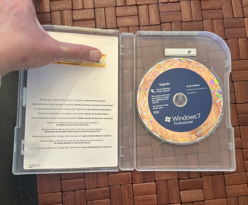 Microsoft Windows 7 Pro (UPGRADE) 32 & 64 Bit DVD Retail Box