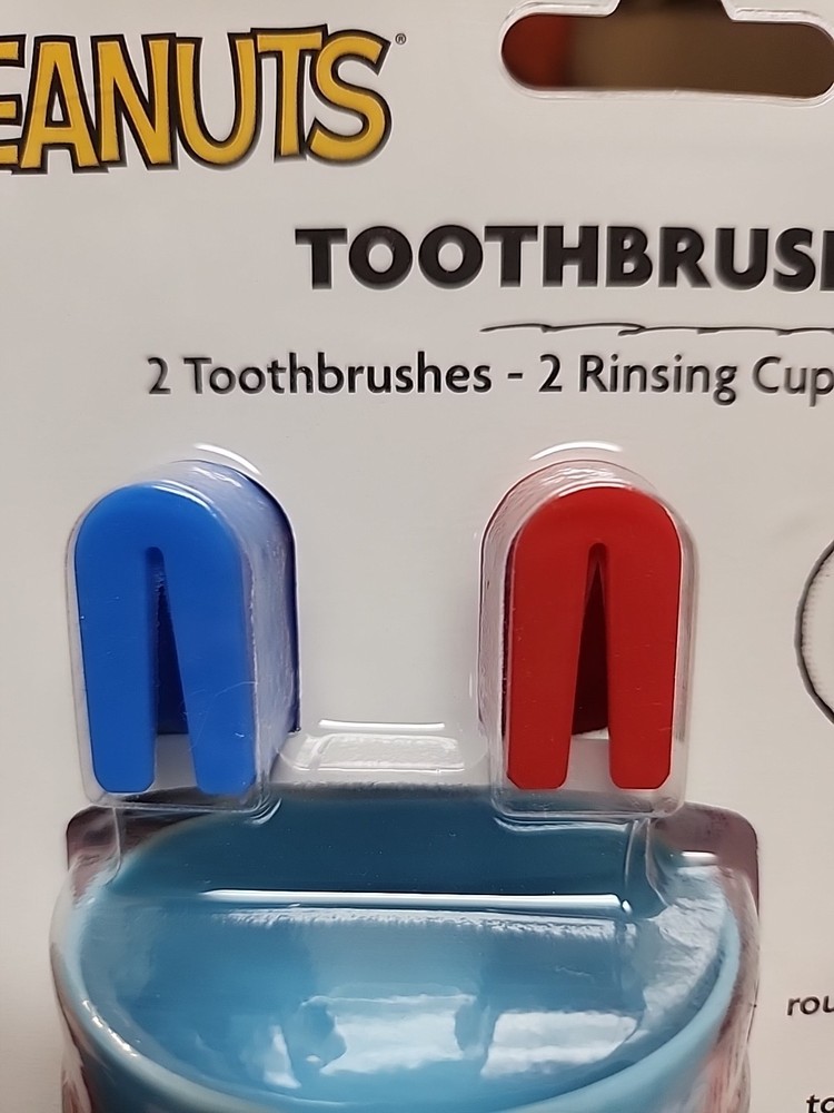 Peanuts Snoopy Toothbrush Set 2 Brushes, 2 Cups, 2 Flip Scene Brush Caps