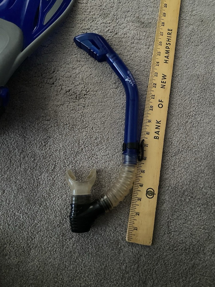 Speedo DIVE Mesh Black Backpack With 20' ADJUSTABLE Flippers & Snorkel Combo