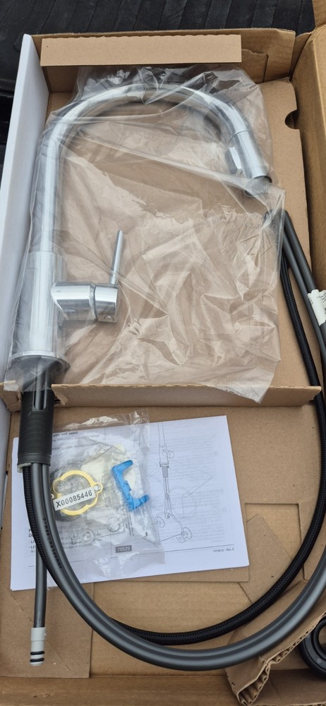 Delta 9159-DST Trinsic Pull-Down Kitchen Faucet, Chrome. NEW