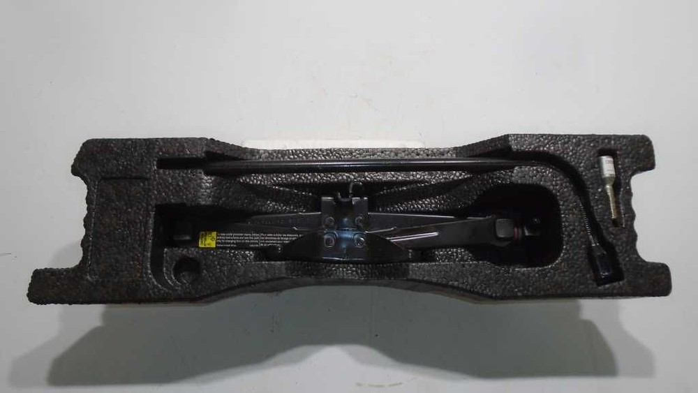 JACK & TOOL KIT FITS 2002 CAVALIER 4DR SDN 594857