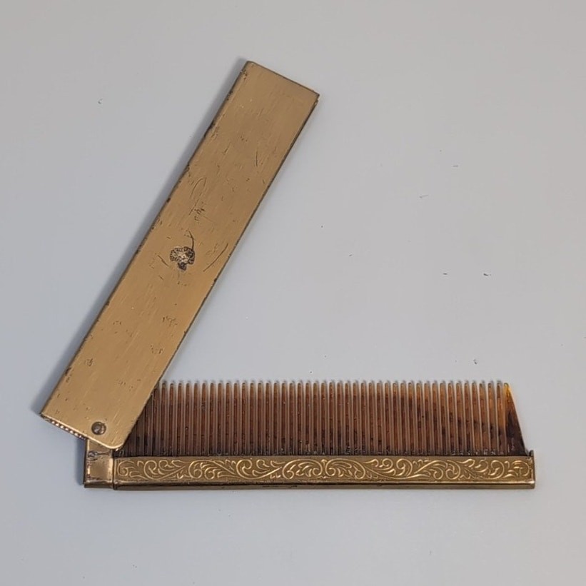 4" Vintage 1920s GOLD TONE Comb Pocket Case