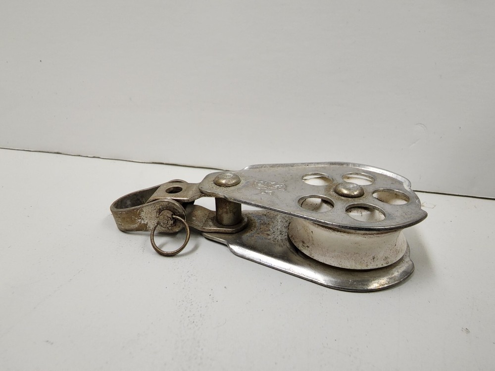 Schaefer 1-5/8" Single Block with Front-Side Shackle