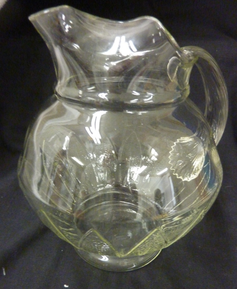 VINTAGE MACBETH-EVANS CRYSTAL CLEAR LEAF PATTERN PITCHER 9" TALL REEDED HANDLE
