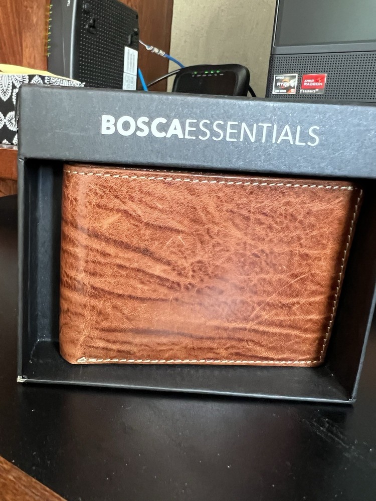 Bosca Essentials  Men’s Bifold Wallet Tan NIB Genuine Leather