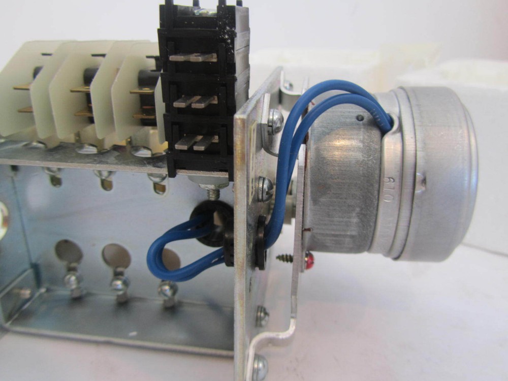 ATC 324C03M2AR1A01X Timer Cam Program Control 12 Hour 120 Volt