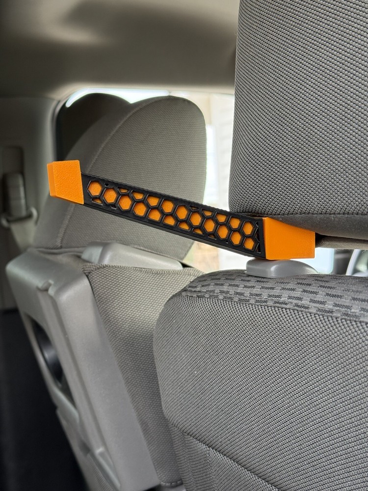 Headrest bow hanger with rubber insert