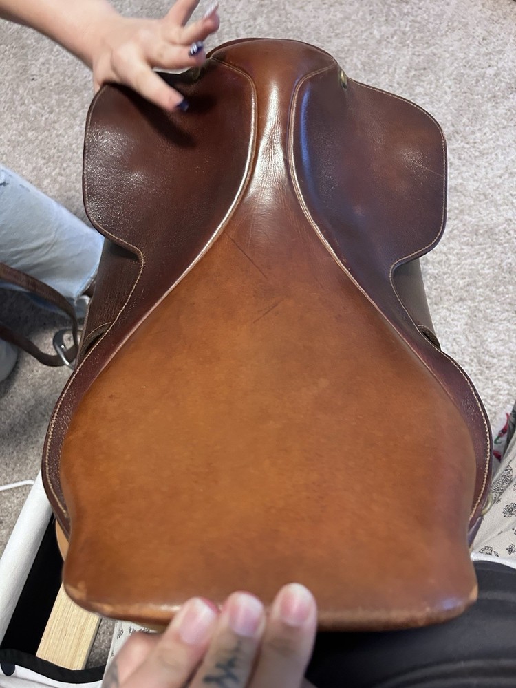 Collegiate Close Contact English Saddle 17"