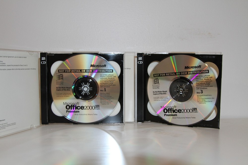 Used Microsoft Office 2000 Premium CD w/ key