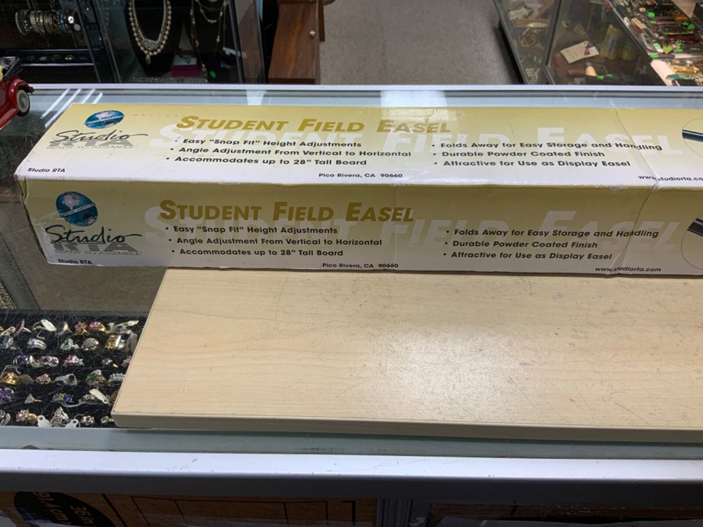 student field easel model #13152 Black - NIB