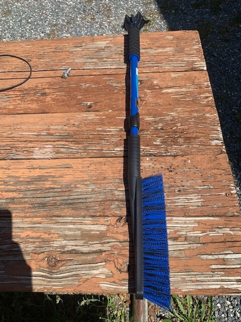 New Subzero power force twist lock 44" snowbrush
