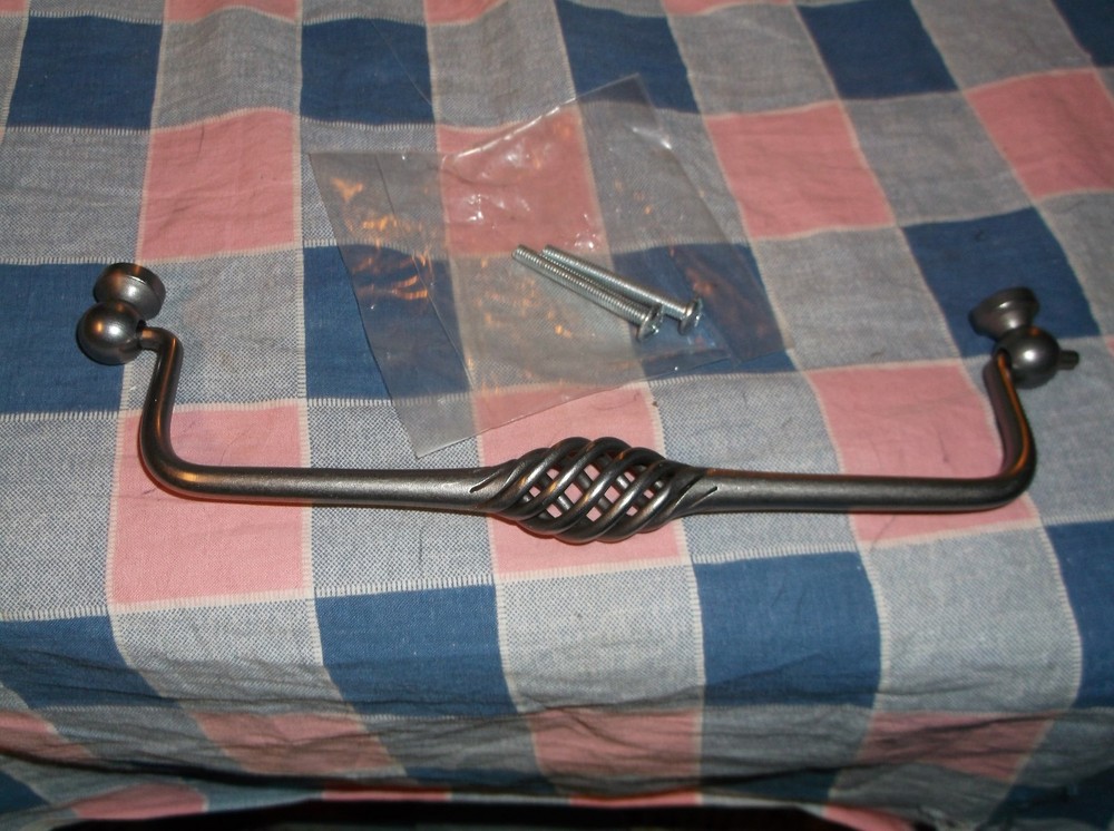 ksm. New No Package  Long Bail Type Pull Twisted Center Magnetic