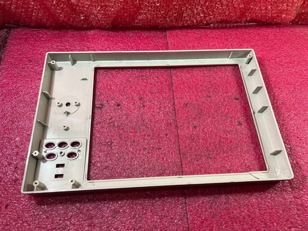 Agilent 16802A Logic Analyzer ''Broken Plastic Panel''