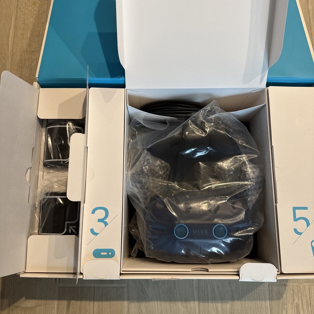 Vive Pro Eye Virtual Reality System - Advanced Eye-Tracking VR FULL KIT