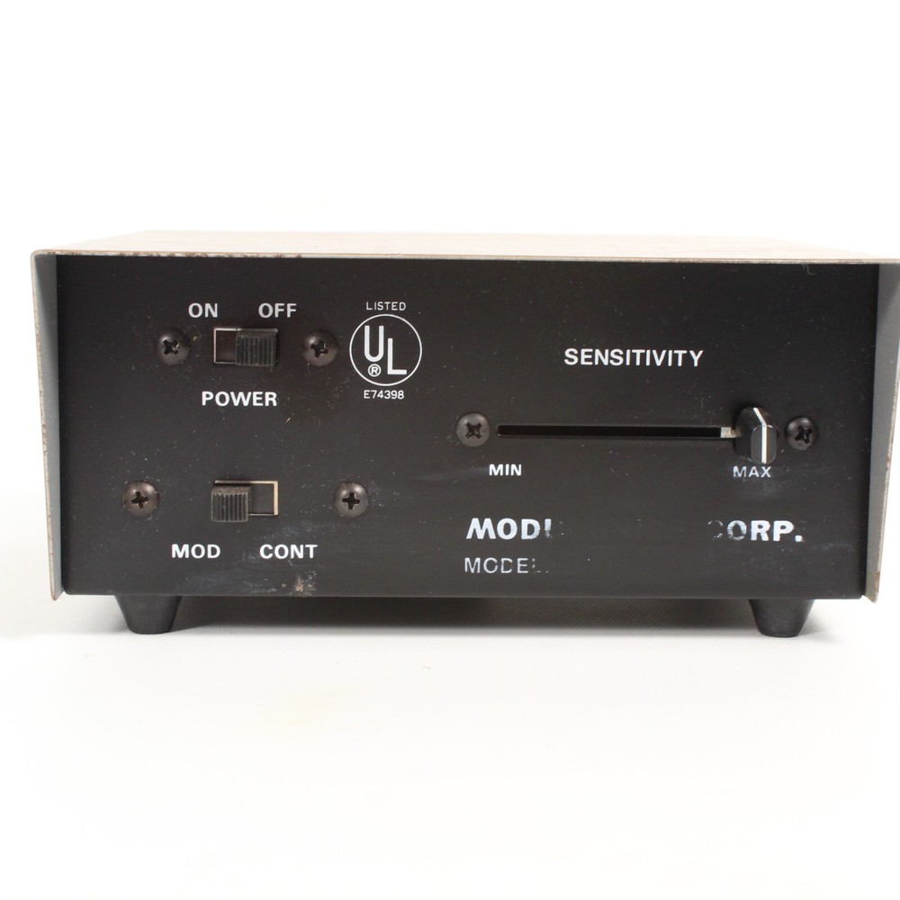 MODULONICS D-LITE 100 LIGHT & AMP CONTROLLER CHRISTMAS LIGHTS, DISCO