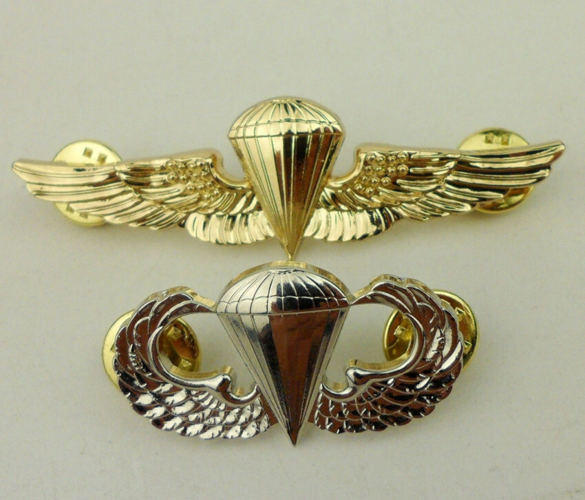 TWO DEGREES US NAVY PARACHUTIST BADGE US BASIC PARACHUTIST BADGE