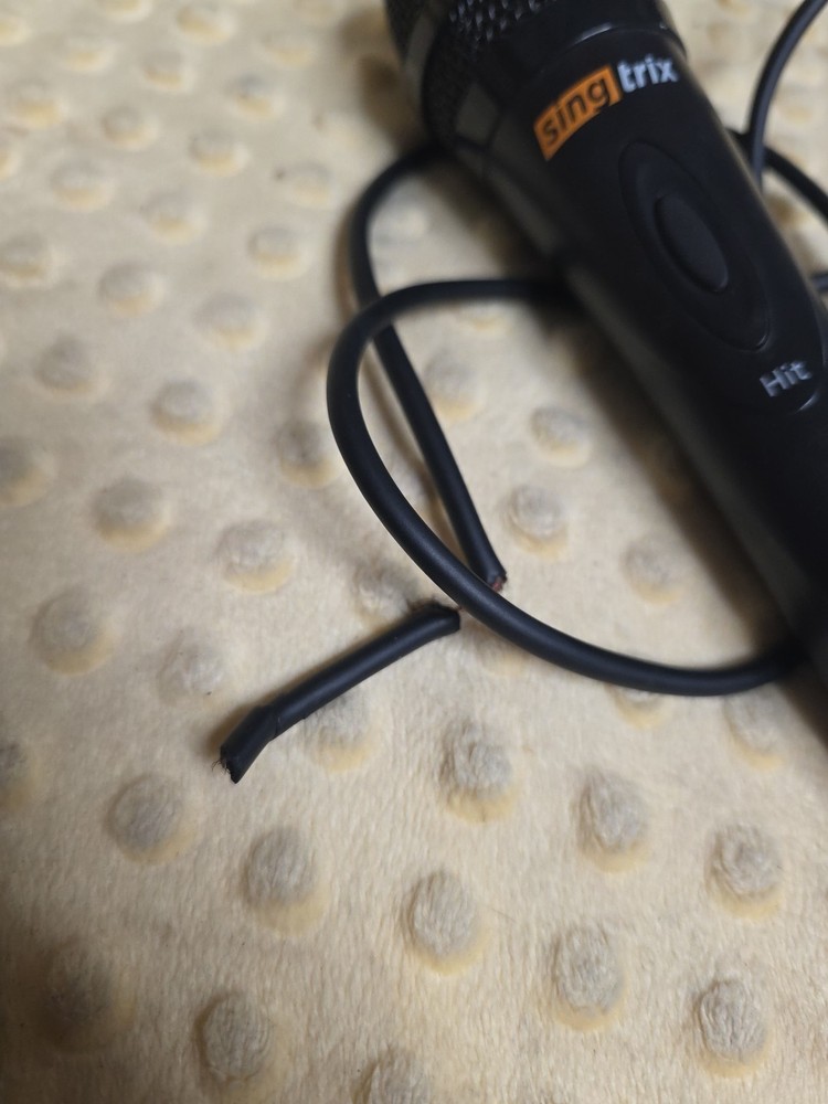 Singtrix Professional Karaoke Machine Microphone with Hit Button