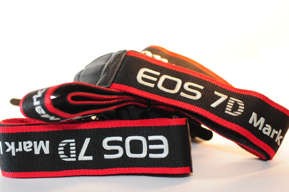 Canon EOS 7D mark II shoulder camera strap MINT