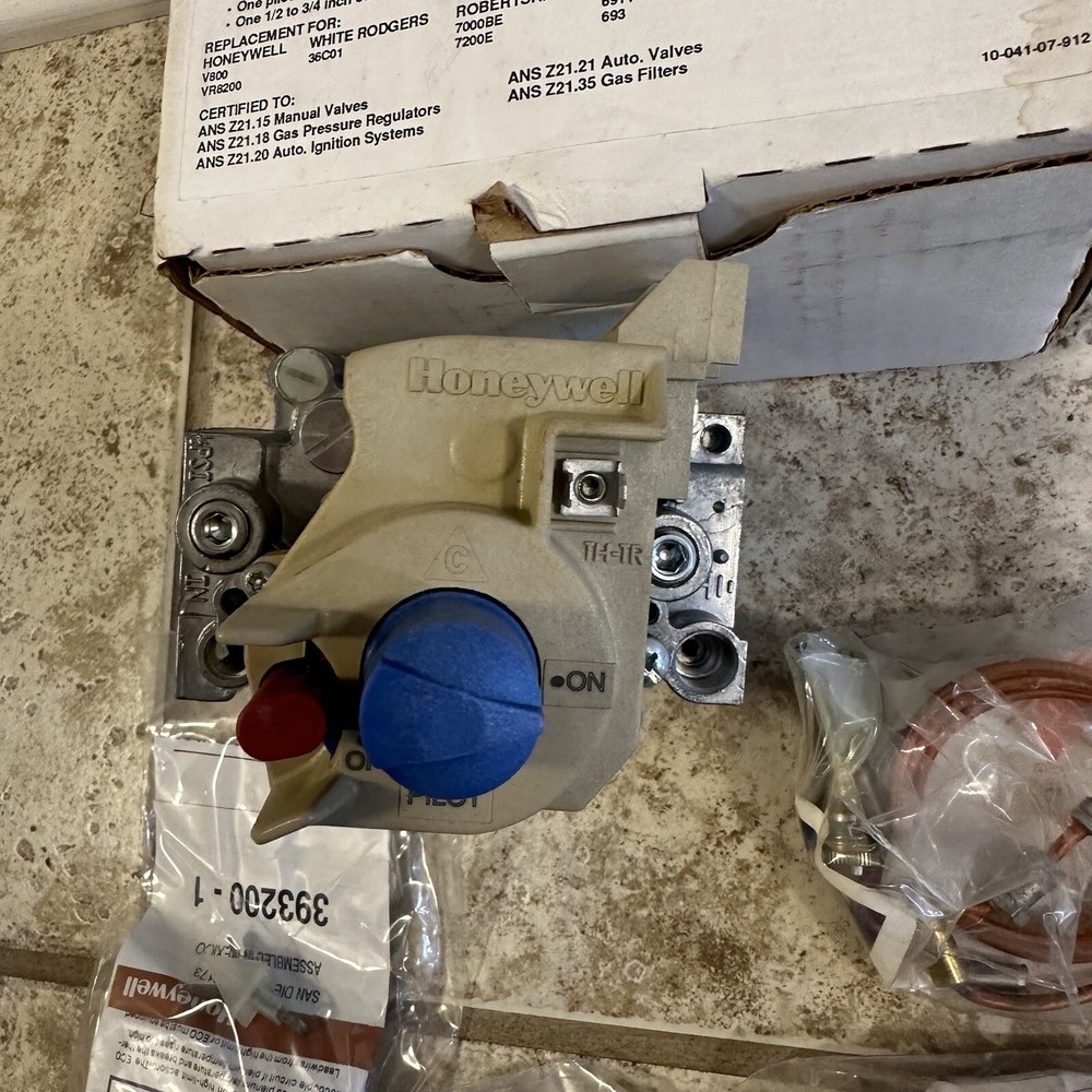 Honeywell VR8300A3518 Dual Valve Standing Pilot Combination Gas Control