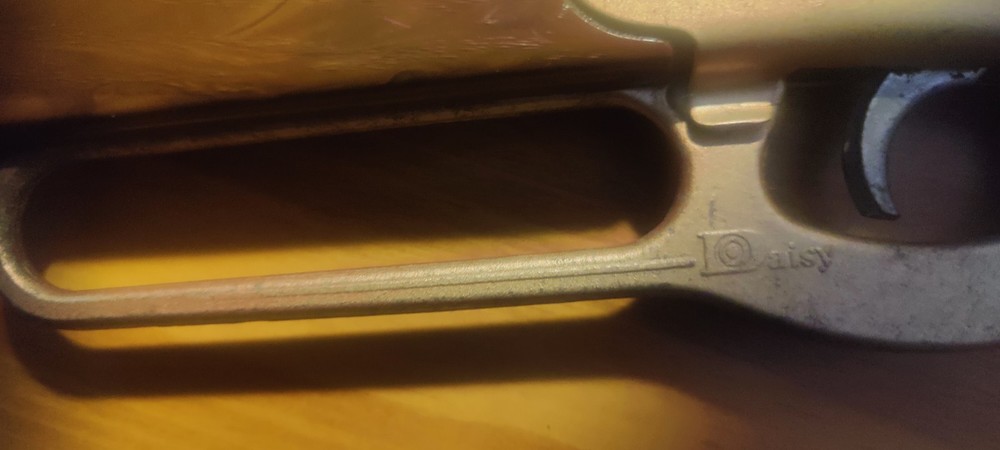 Vintage Daisy Model 104 Golden Eagle W/ two scopes