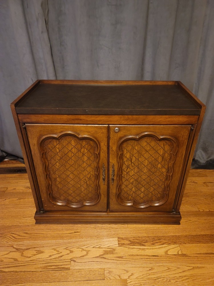 Mid-Century Entryway Sideboard / Bar Cabinet